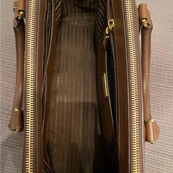 Prada Saffiano Lux Double Zip Tote BN1786 in Brown (Palissandro) - Picture 6 of 17